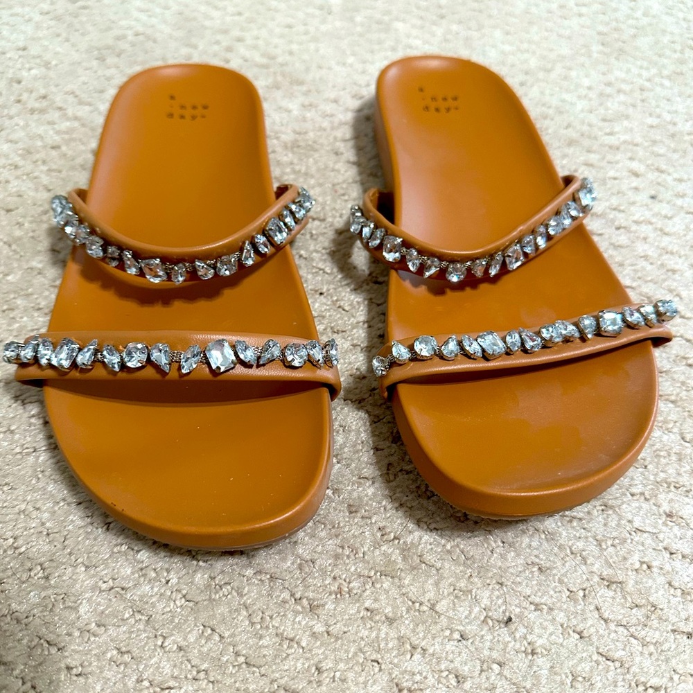 Size 9 slides with rhinestone details